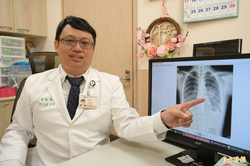 劉柏毅醫師安排微創胸腔鏡手術切除